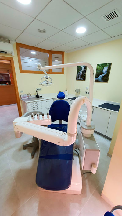 silla-dentista-sala-01-clinica-dental-gil-castellon