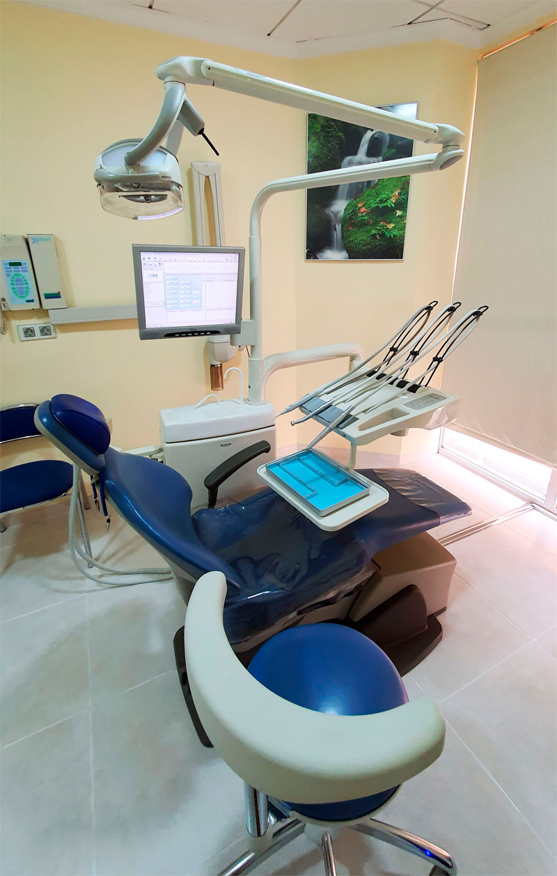 silla-dentista-sala-02-clinica-dental-gil-castellon